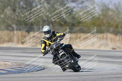 media/Dec-01-2025-Moto Forza (Mon) [[2daa91e15f]]/3-Beginner Group/Session 3 (Turn 3)/